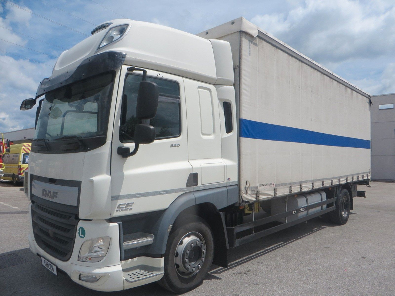 DAF CF320 4x2 18T Curtainside 7.70m - Samochód ciężarowy plandeka: zdjęcie 1 DAF CF320 4x2 18T Curtainside 7.70m - Samochód ciężarowy plandeka: zdjęcie 1