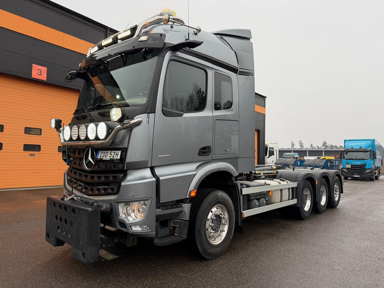 Tridemväxlare Mercedes-Benz Arocs -2022 | JOAB 24 ton | Plogutrustad - Ciężarówka hakowiec: zdjęcie 1 Tridemväxlare Mercedes-Benz Arocs -2022 | JOAB 24 ton | Plogutrustad - Ciężarówka hakowiec: zdjęcie 1