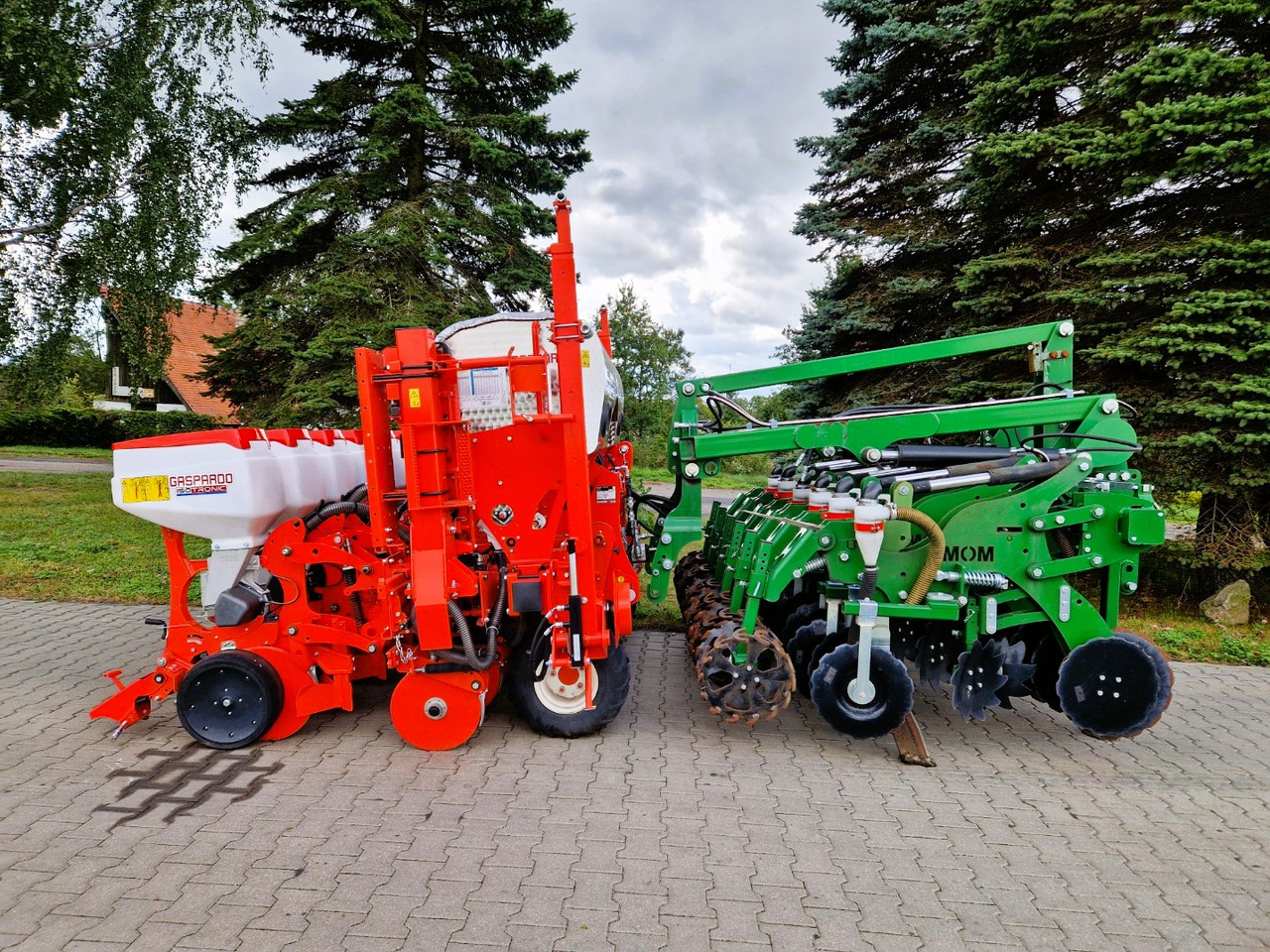 MASCHIO GASPARDO + Moretto MOM MAGA 6R + Strip Hawk - Siewnik punktowy: zdjęcie 1 MASCHIO GASPARDO + Moretto MOM MAGA 6R + Strip Hawk - Siewnik punktowy: zdjęcie 1