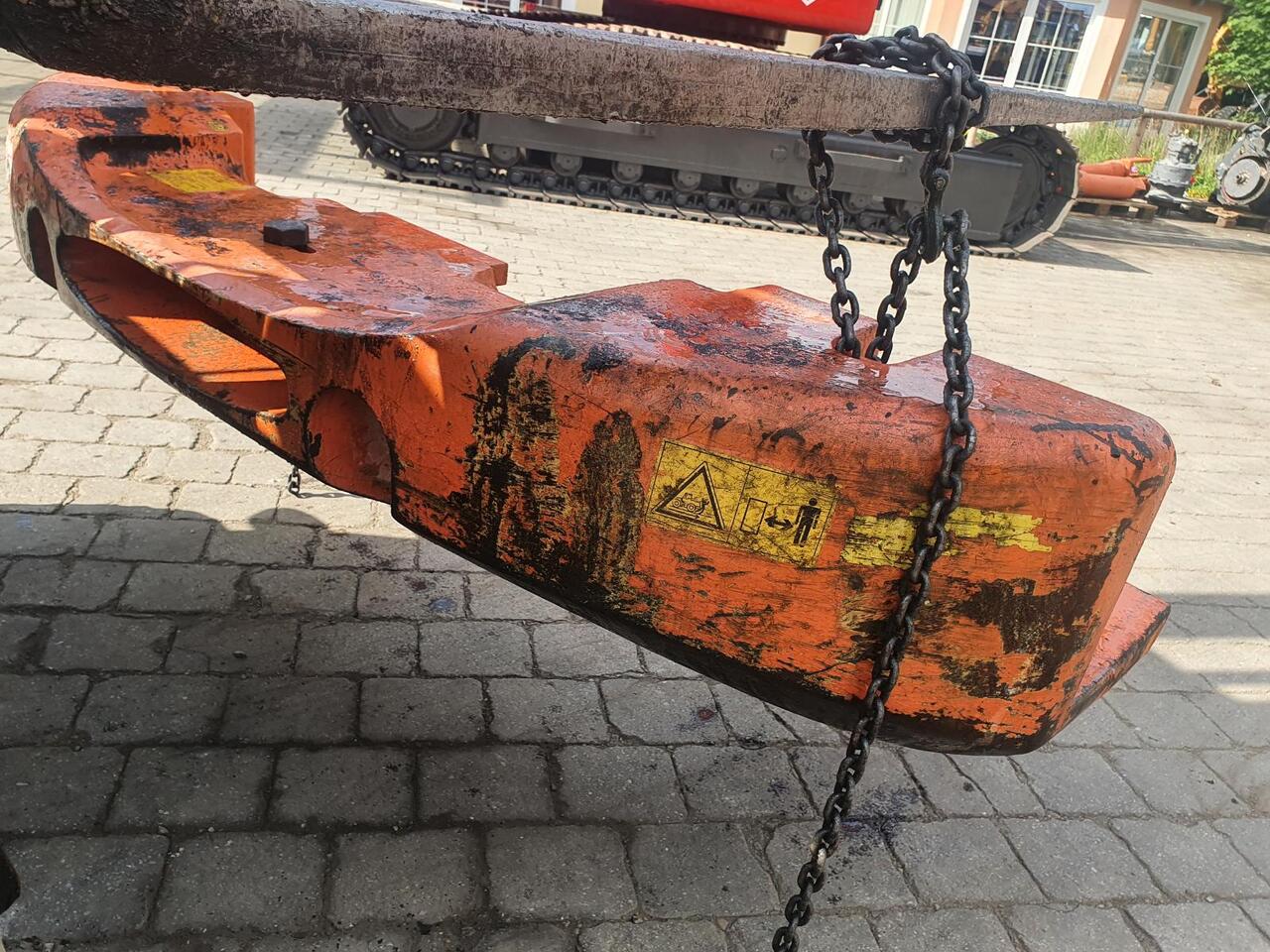 Hitachi ZW 220 - Przeciwwaga do Ładowarek kołowych: zdjęcie 4 Hitachi ZW 220 - Przeciwwaga do Ładowarek kołowych: zdjęcie 4