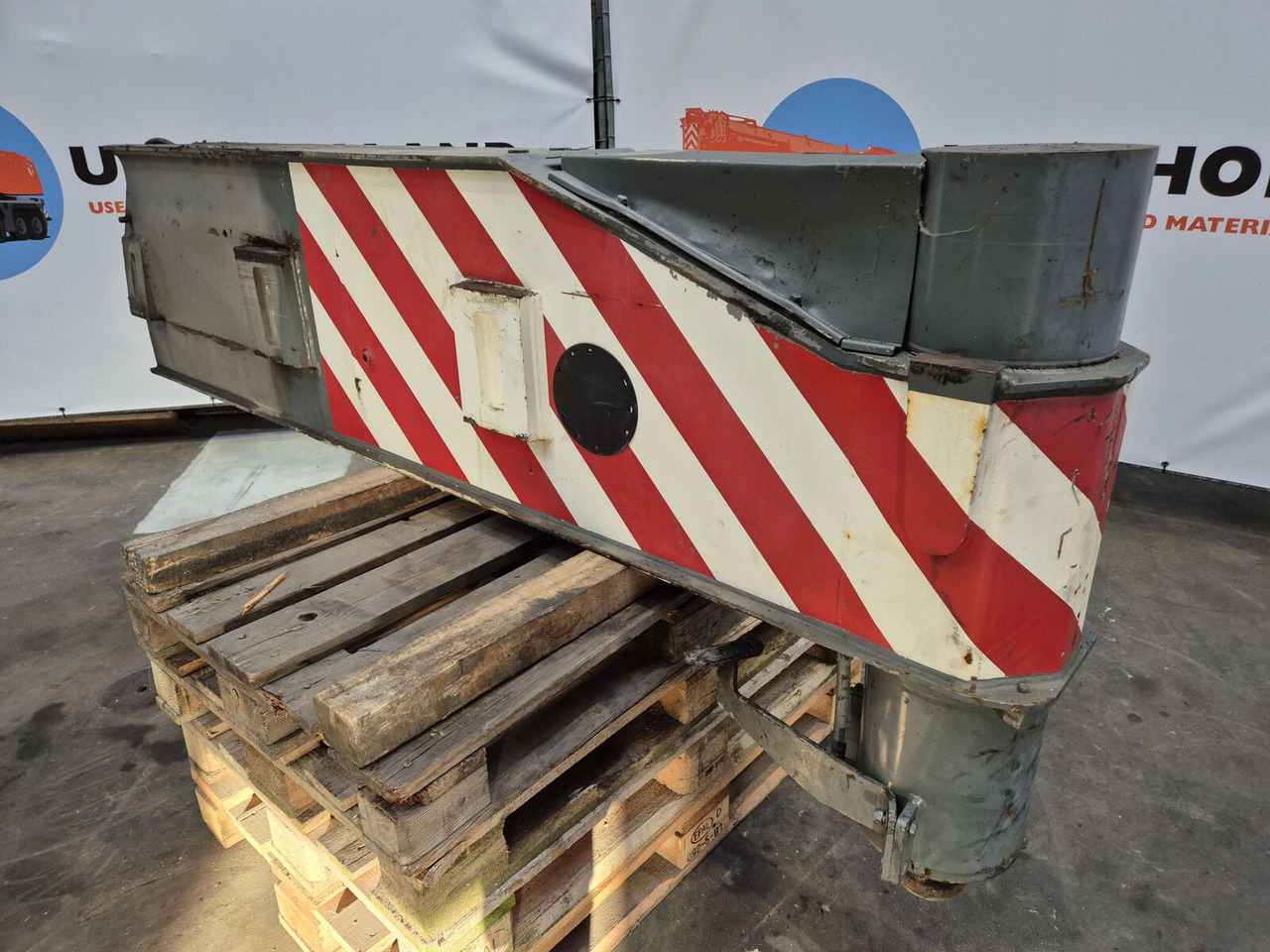 Liebherr LTM 1250-6.1 outriggerbeam rear with support cylinder - Zawieszenie do Żurawi/ Dźwigów: zdjęcie 1 Liebherr LTM 1250-6.1 outriggerbeam rear with support cylinder - Zawieszenie do Żurawi/ Dźwigów: zdjęcie 1