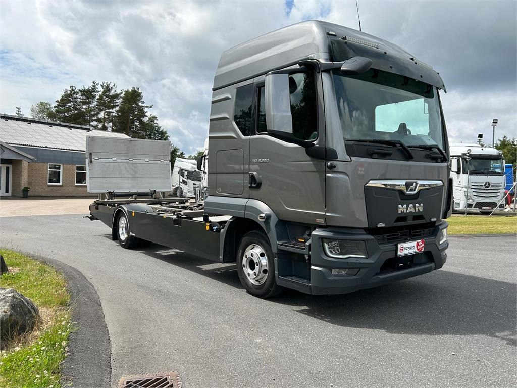 MAN TGL 8-220 4x2 BL incl. 2 stk veksellad - Ciężarówka kontenerowiec/ System wymienny: zdjęcie 2 MAN TGL 8-220 4x2 BL incl. 2 stk veksellad - Ciężarówka kontenerowiec/ System wymienny: zdjęcie 2