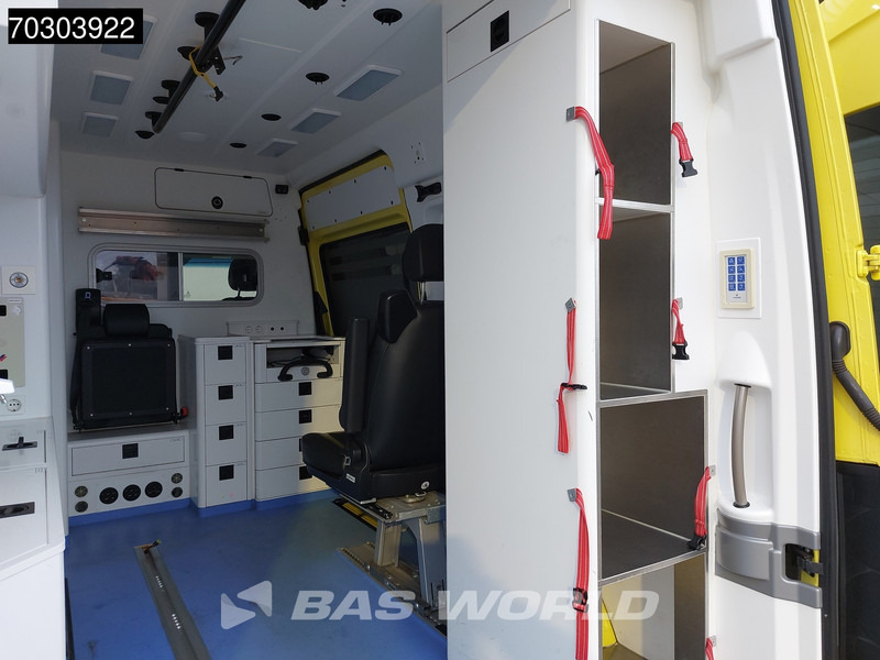 Pogotowie Mercedes-Benz Sprinter 319 CDI 3.0L V6 Ambulance 190PK L2H2 LED Airco Cruise Camera MBUX CarPlay Euro6 Krankenwagen Rettungswagen L2 8m3 Airco Cruise c: zdjęcie 12 Pogotowie Mercedes-Benz Sprinter 319 CDI 3.0L V6 Ambulance 190PK L2H2 LED Airco Cruise Camera MBUX CarPlay Euro6 Krankenwagen Rettungswagen L2 8m3 Airco Cruise c: zdjęcie 12