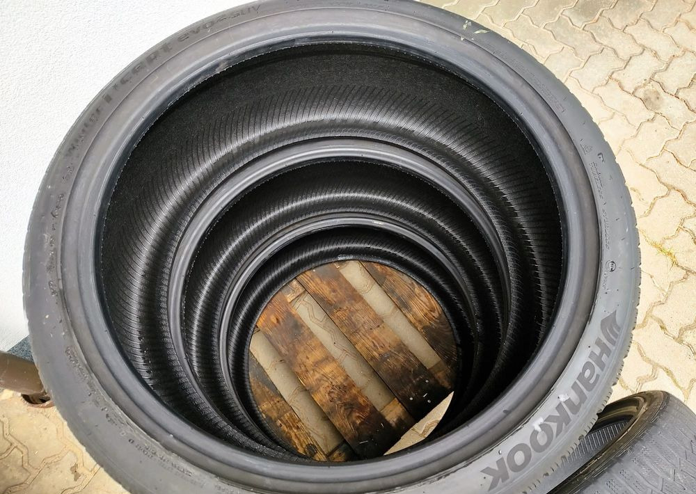 Opony zimowe Hankook Winter i*cept evo2 SUV 295/35R23 108W M+S - Opona do Samochodów osobowych: zdjęcie 5 Opony zimowe Hankook Winter i*cept evo2 SUV 295/35R23 108W M+S - Opona do Samochodów osobowych: zdjęcie 5