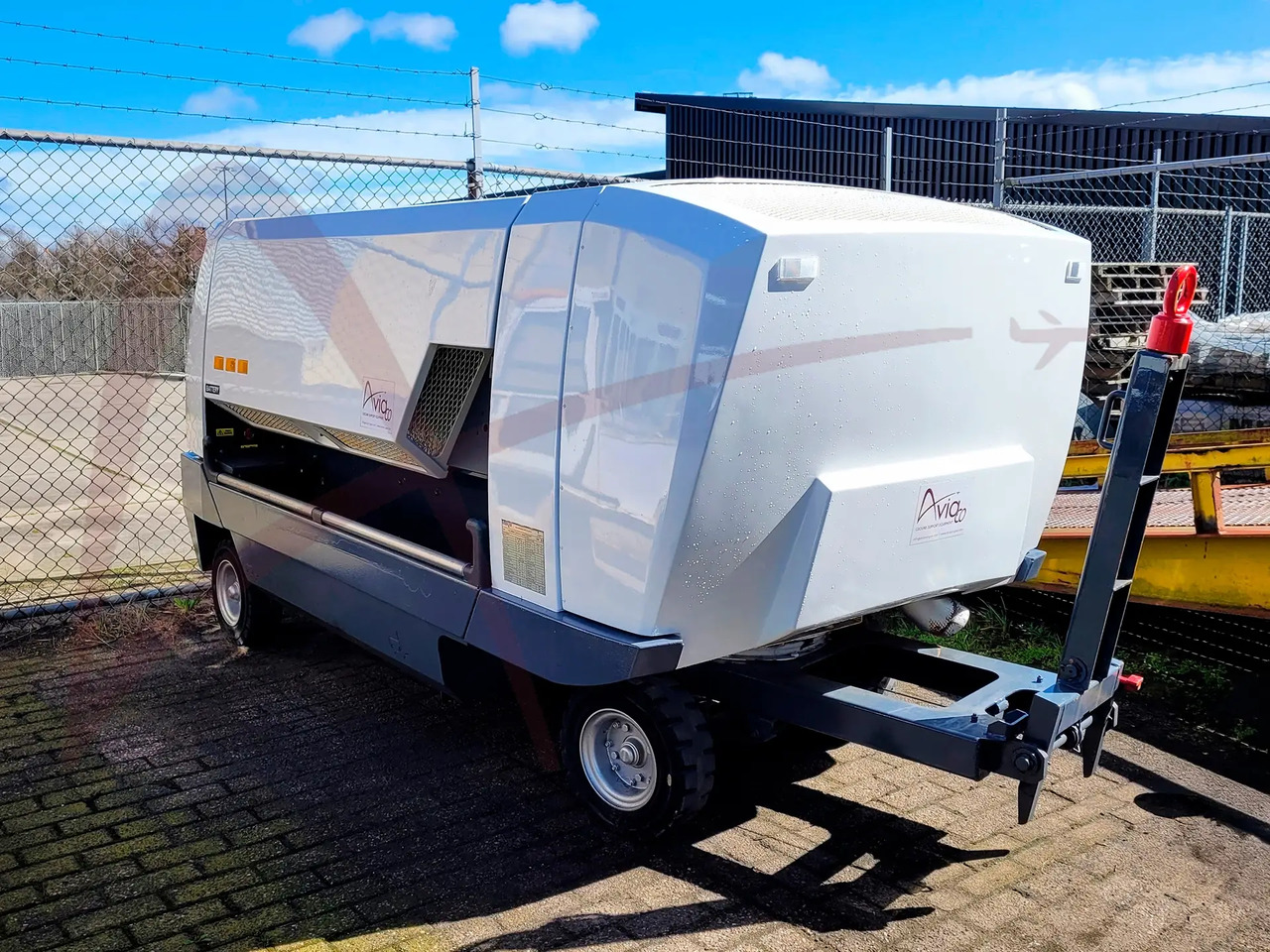 HITZINGER 100MDI1 - Lotniskowy zasilacz elektroenergetyczny: zdjęcie 3 HITZINGER 100MDI1 - Lotniskowy zasilacz elektroenergetyczny: zdjęcie 3