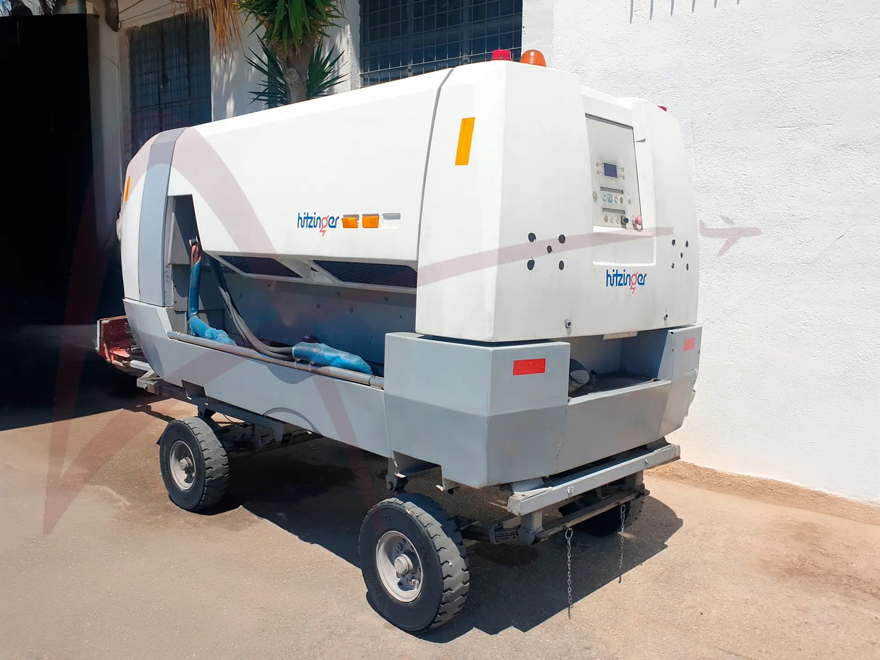 HITZINGER GPU-140SD-E18-28 - Lotniskowy zasilacz elektroenergetyczny: zdjęcie 3 HITZINGER GPU-140SD-E18-28 - Lotniskowy zasilacz elektroenergetyczny: zdjęcie 3