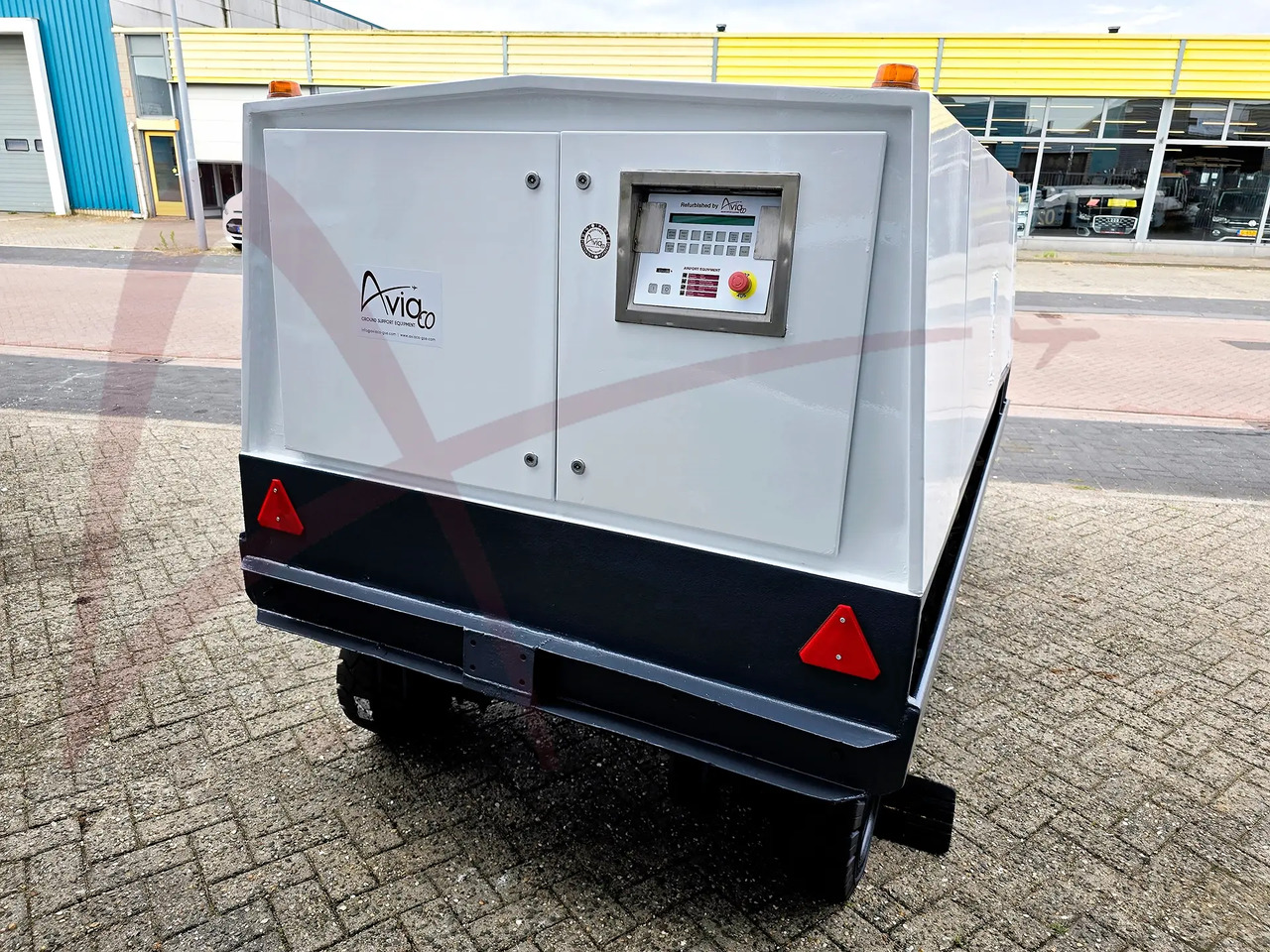 HITZINGER GPU120D - Lotniskowy zasilacz elektroenergetyczny: zdjęcie 3 HITZINGER GPU120D - Lotniskowy zasilacz elektroenergetyczny: zdjęcie 3