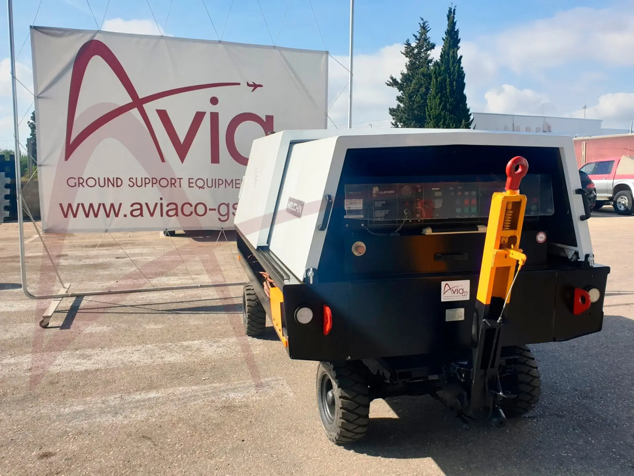 HOUCHIN C690 - Lotniskowy zasilacz elektroenergetyczny: zdjęcie 2 HOUCHIN C690 - Lotniskowy zasilacz elektroenergetyczny: zdjęcie 2