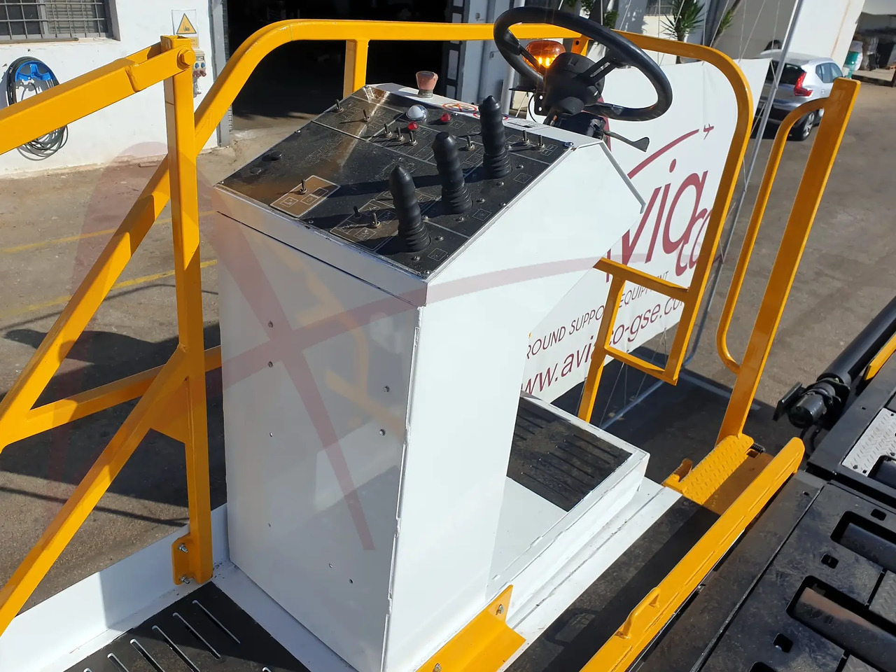 JBT AEROTECH COMMANDER 15iS - Ładowarka kontenerów/ Palet: zdjęcie 3 JBT AEROTECH COMMANDER 15iS - Ładowarka kontenerów/ Palet: zdjęcie 3