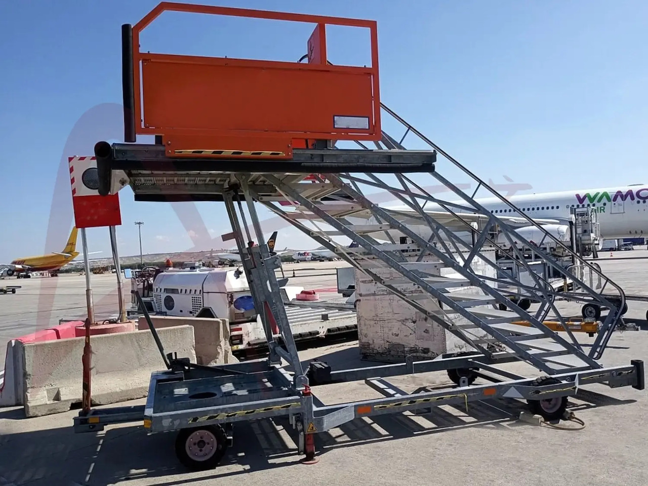 MASTER EQUIPMENT STR716 - Schody pasażerskie: zdjęcie 1 MASTER EQUIPMENT STR716 - Schody pasażerskie: zdjęcie 1