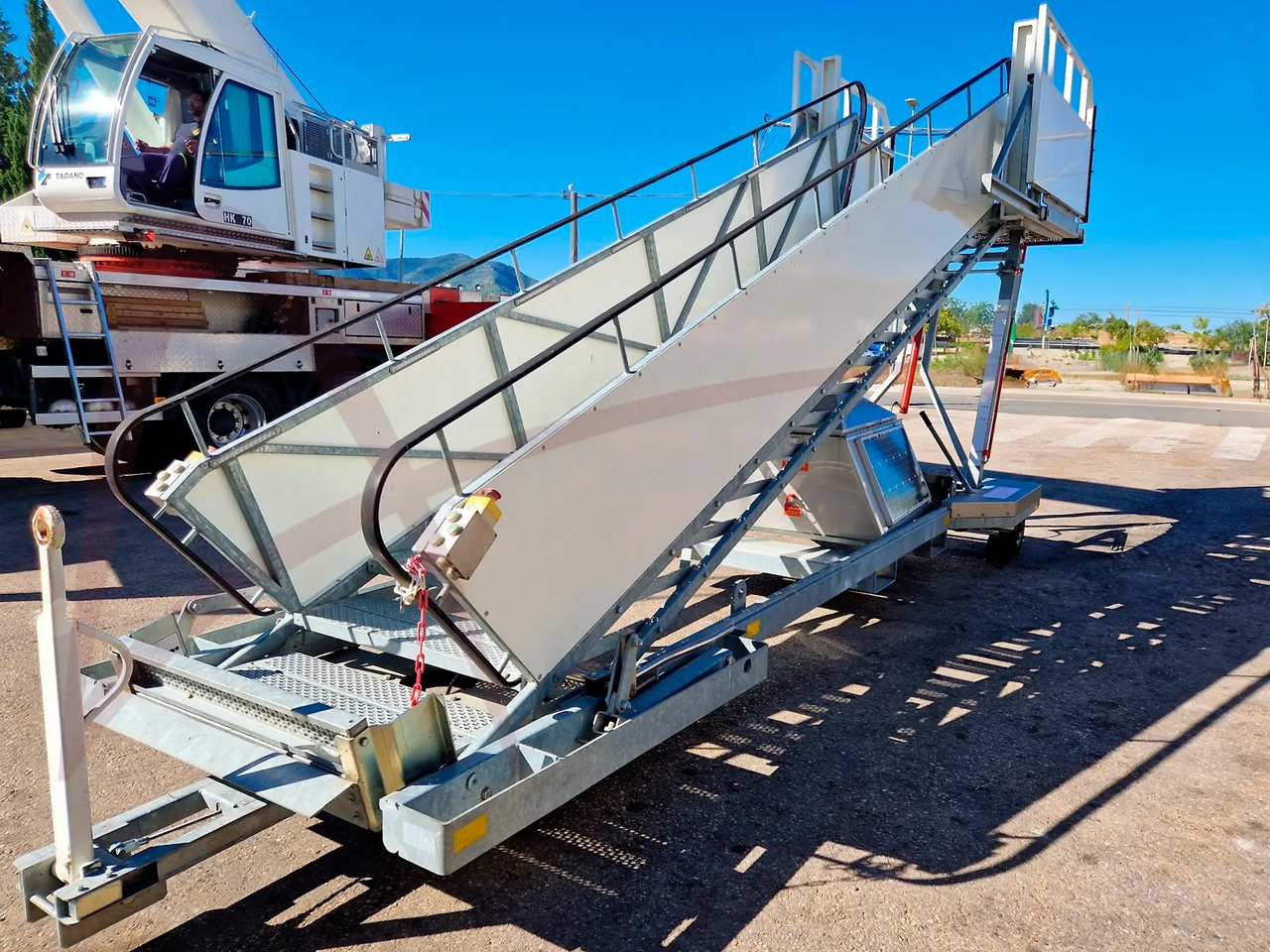 SPS PT-18_2 - Schody pasażerskie: zdjęcie 3 SPS PT-18_2 - Schody pasażerskie: zdjęcie 3