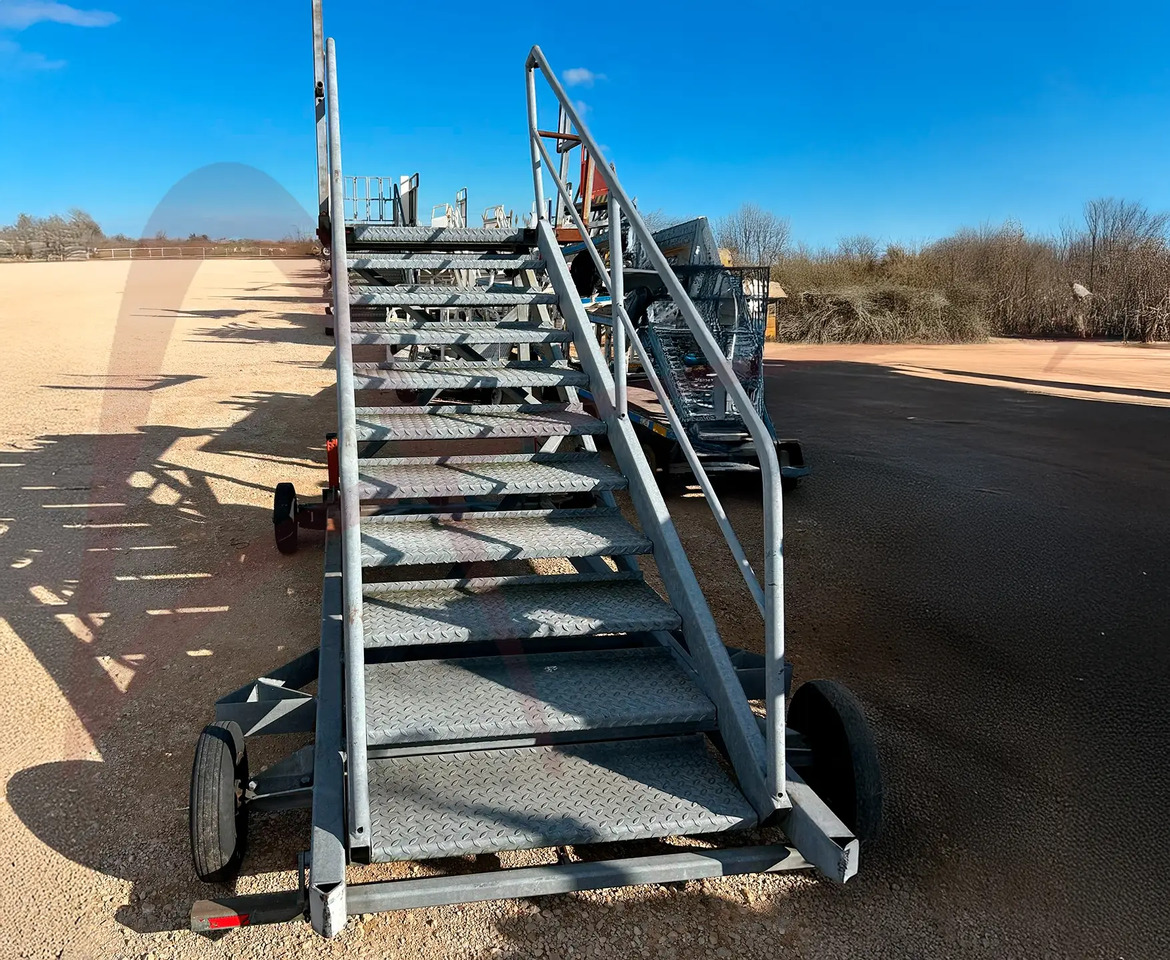 TCG CS-11 - Schody pasażerskie: zdjęcie 1 TCG CS-11 - Schody pasażerskie: zdjęcie 1