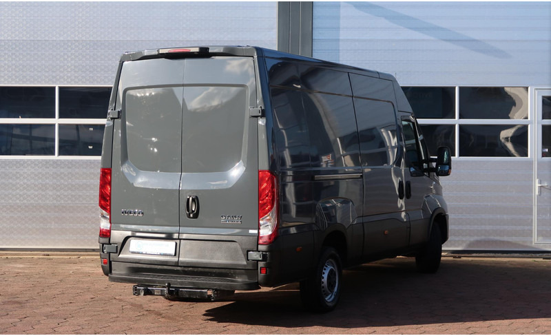 Iveco Daily 35S18HV 3.0 35 L2 H2 AUT/ LED/ CAMERA/ 3.5T/ CRUISE/ CLIMA/ TREKHAAK - Furgon: zdjęcie 4 Iveco Daily 35S18HV 3.0 35 L2 H2 AUT/ LED/ CAMERA/ 3.5T/ CRUISE/ CLIMA/ TREKHAAK - Furgon: zdjęcie 4