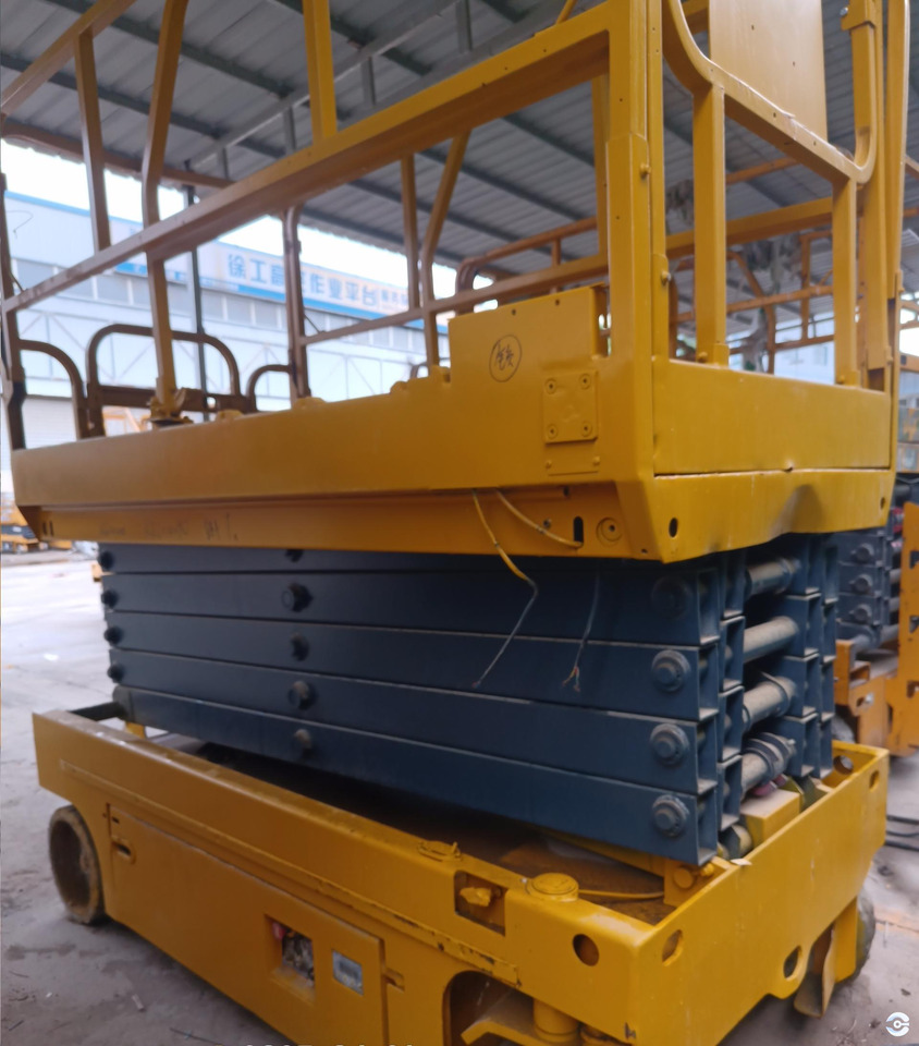 XCMG XG1212HD Hydrailic drive 12m used scissor lift platform price - Maszyna budowlana: zdjęcie 3 XCMG XG1212HD Hydrailic drive 12m used scissor lift platform price - Maszyna budowlana: zdjęcie 3