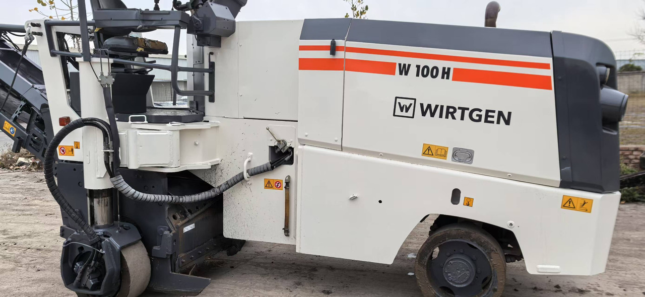 WIRTGEN Road Machine W-100H Used Asphalt Milling Machine With High Quality - Frezarka do asfaltu: zdjęcie 2 WIRTGEN Road Machine W-100H Used Asphalt Milling Machine With High Quality - Frezarka do asfaltu: zdjęcie 2