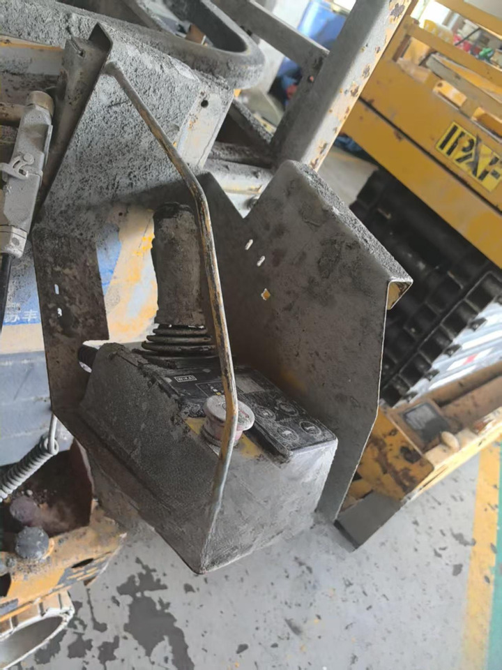 XCMG GTJZ1212 12m used lifting work table scissor lift price - Podnośnik nożycowy: zdjęcie 3 XCMG GTJZ1212 12m used lifting work table scissor lift price - Podnośnik nożycowy: zdjęcie 3