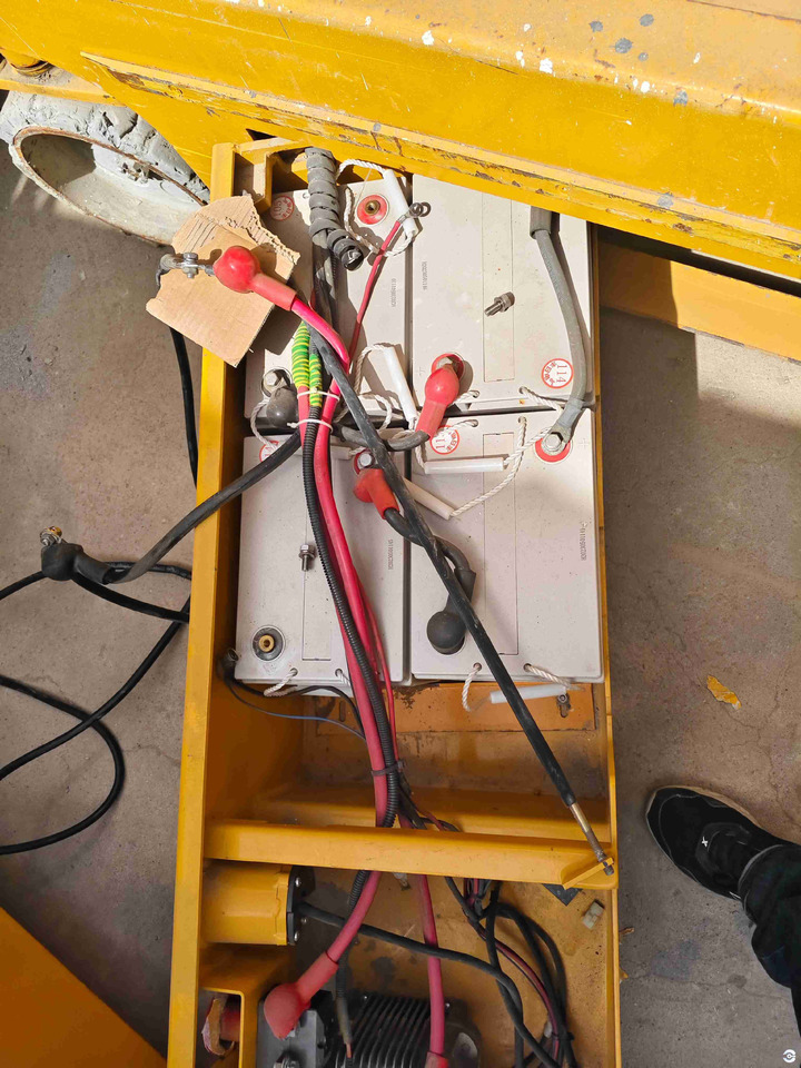 XCMG GTJZ1412 14m diesel hydraulic used scissor lift platform - Podnośnik nożycowy: zdjęcie 4 XCMG GTJZ1412 14m diesel hydraulic used scissor lift platform - Podnośnik nożycowy: zdjęcie 4