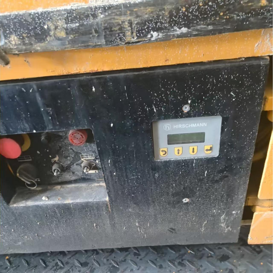 XCMG GTJZ1412 14m diesel used scissor lift portable work platform - Podnośnik nożycowy: zdjęcie 2 XCMG GTJZ1412 14m diesel used scissor lift portable work platform - Podnośnik nożycowy: zdjęcie 2