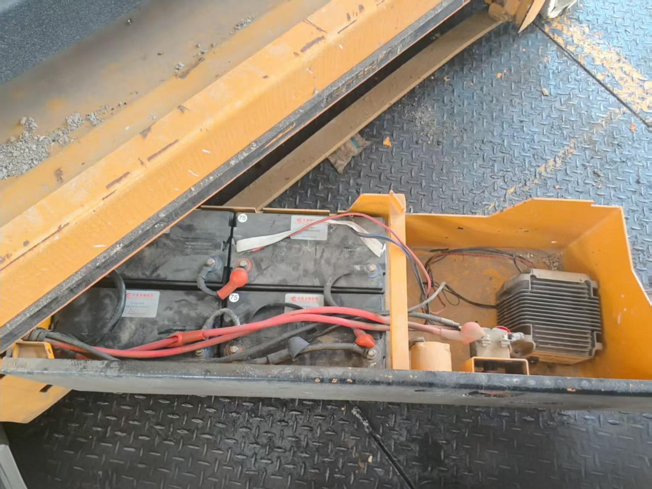 XCMG GTJZ1412 14m diesel used scissor lift portable work platform - Podnośnik nożycowy: zdjęcie 4 XCMG GTJZ1412 14m diesel used scissor lift portable work platform - Podnośnik nożycowy: zdjęcie 4