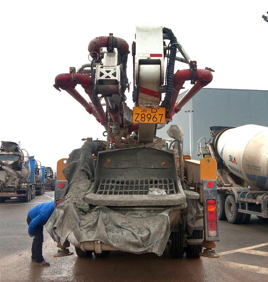 XCMG Official Concrete Machinery HB37V 37m Used Concrete Pump Truck With High Quality - Pompa do betonu: zdjęcie 4 XCMG Official Concrete Machinery HB37V 37m Used Concrete Pump Truck With High Quality - Pompa do betonu: zdjęcie 4