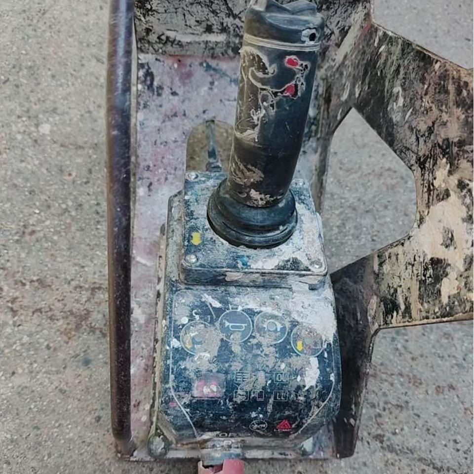 XCMG XG1412HA-Li battery electric mobile scissor lift 14m price - Podnośnik nożycowy: zdjęcie 2 XCMG XG1412HA-Li battery electric mobile scissor lift 14m price - Podnośnik nożycowy: zdjęcie 2