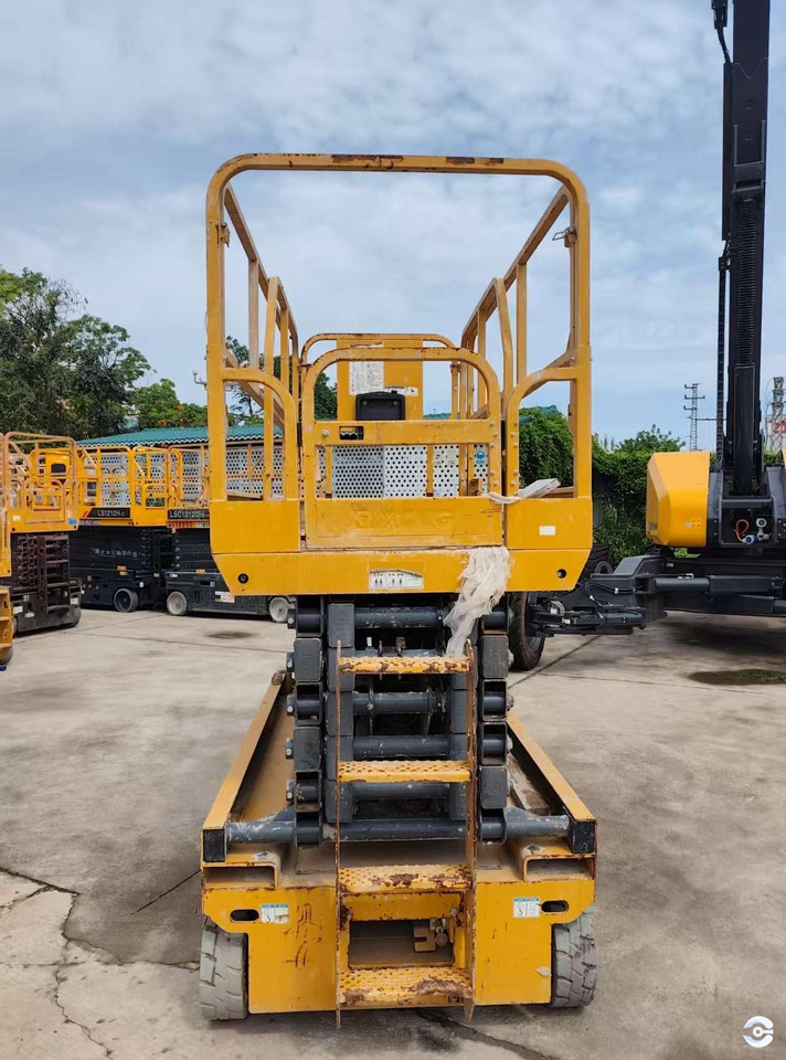 XCMG XG1412HA-Li battery electric mobile scissor lift 14m price - Podnośnik nożycowy: zdjęcie 4 XCMG XG1412HA-Li battery electric mobile scissor lift 14m price - Podnośnik nożycowy: zdjęcie 4