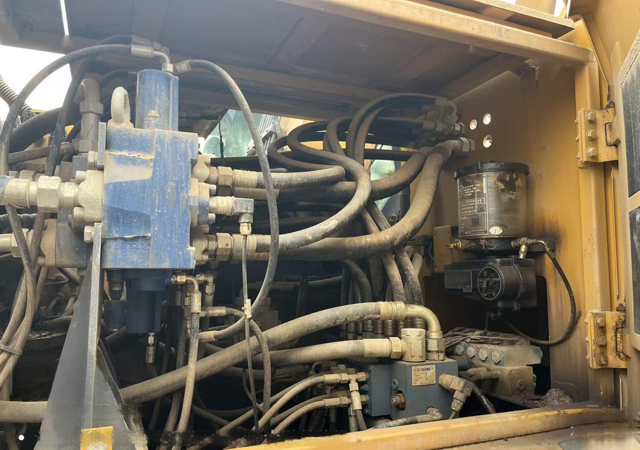 XCMG XR180D used rotary drilling rig machine for sale - Wiertnica: zdjęcie 3 XCMG XR180D used rotary drilling rig machine for sale - Wiertnica: zdjęcie 3