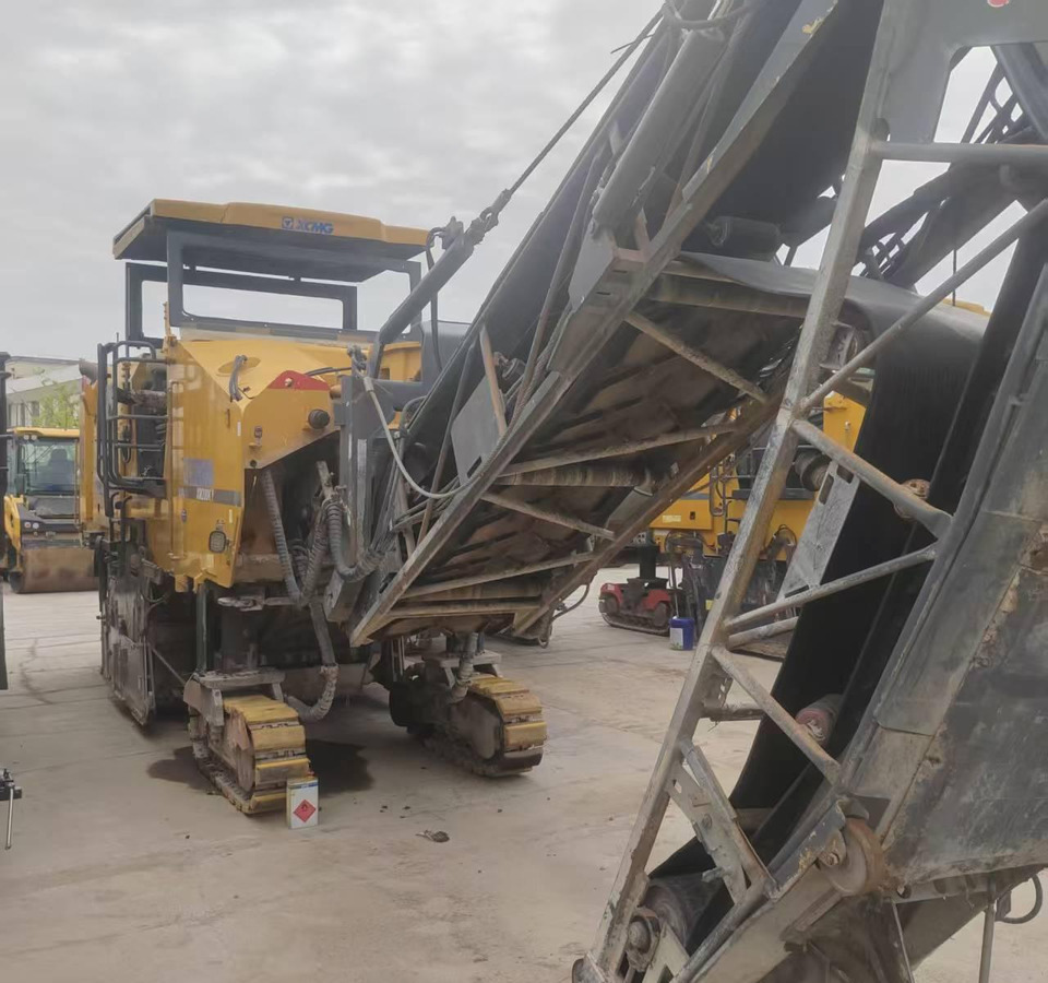 XCMG certified used cold milling planer machine XM200KⅡfor sale - Frezarka do asfaltu: zdjęcie 5 XCMG certified used cold milling planer machine XM200KⅡfor sale - Frezarka do asfaltu: zdjęcie 5