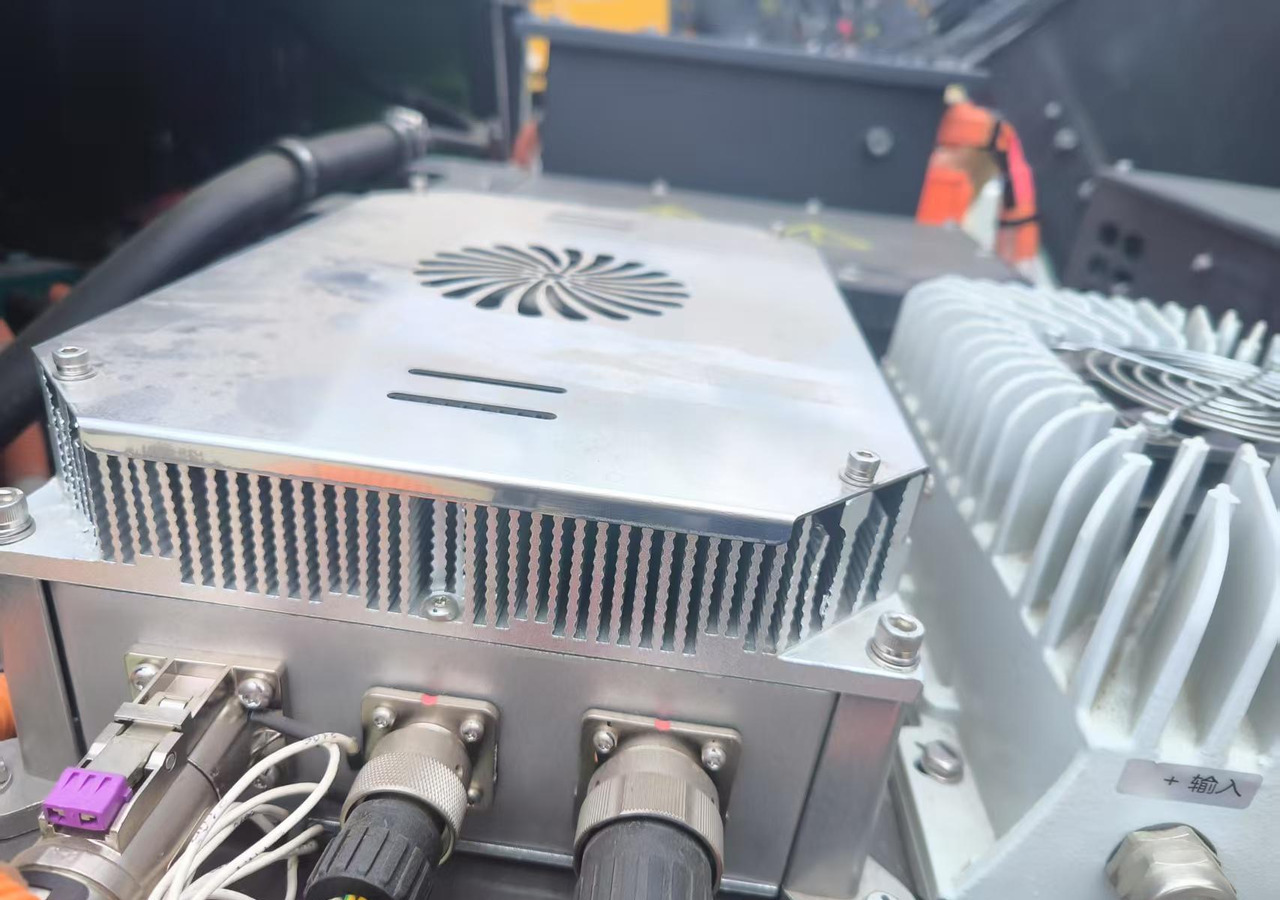 XCMG official used electric small cold milling machine Xm505ep 500mm width - Frezarka do asfaltu: zdjęcie 3 XCMG official used electric small cold milling machine Xm505ep 500mm width - Frezarka do asfaltu: zdjęcie 3