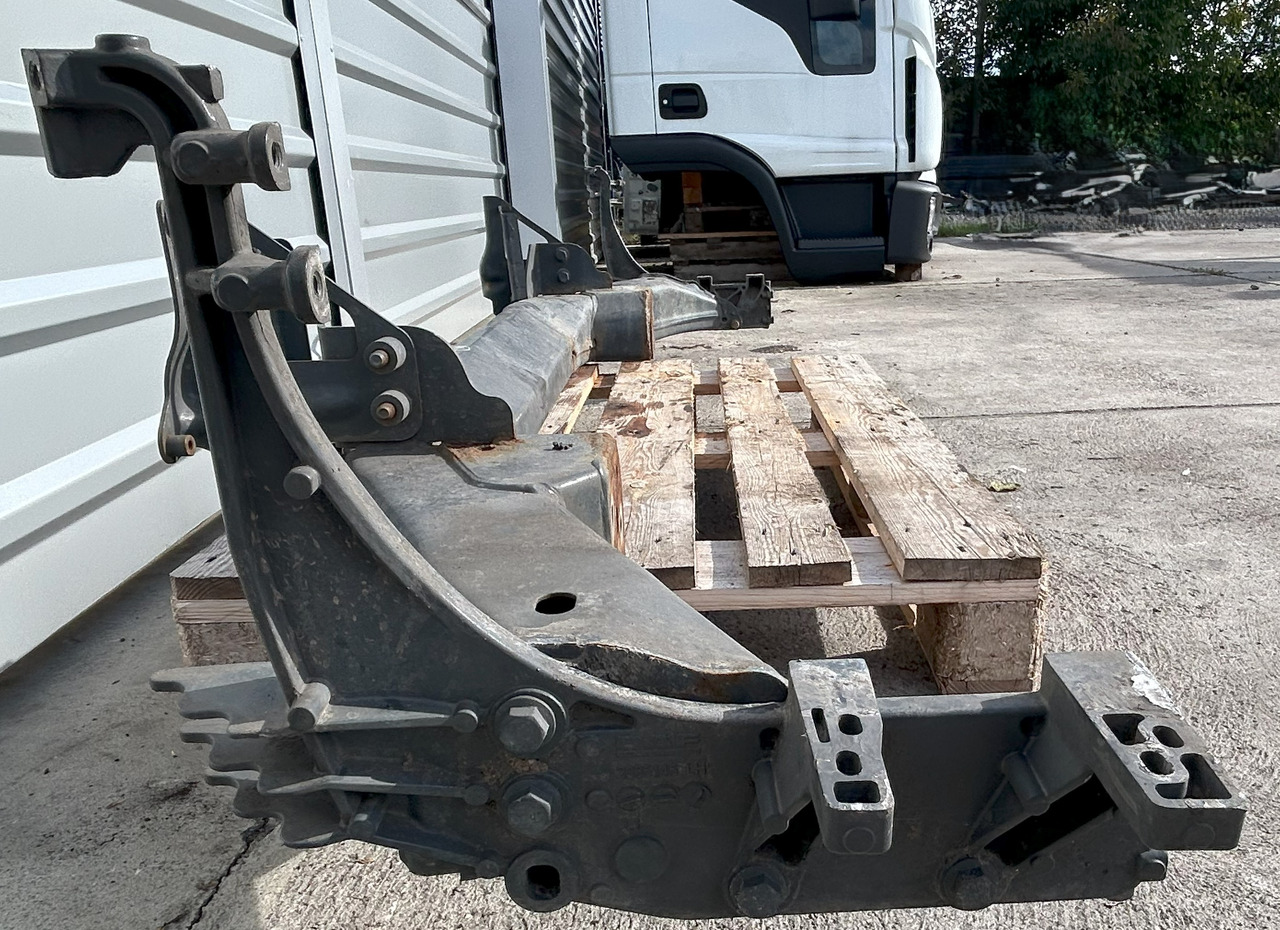 DAF CF EURO 6 BUMPER BEAM WITH STEP BRACKETS - Zderzak: zdjęcie 3 DAF CF EURO 6 BUMPER BEAM WITH STEP BRACKETS - Zderzak: zdjęcie 3