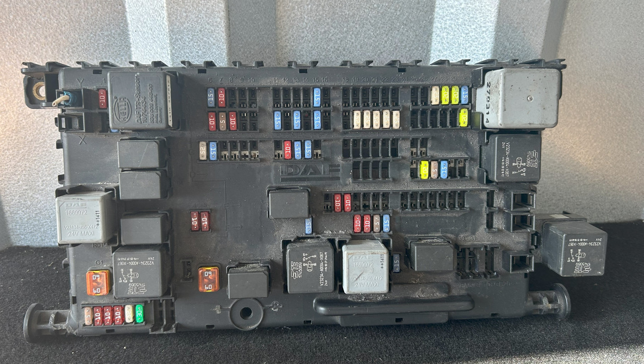 DAF XF 106 FUSE BOX - Bezpiecznik: zdjęcie 1 DAF XF 106 FUSE BOX - Bezpiecznik: zdjęcie 1