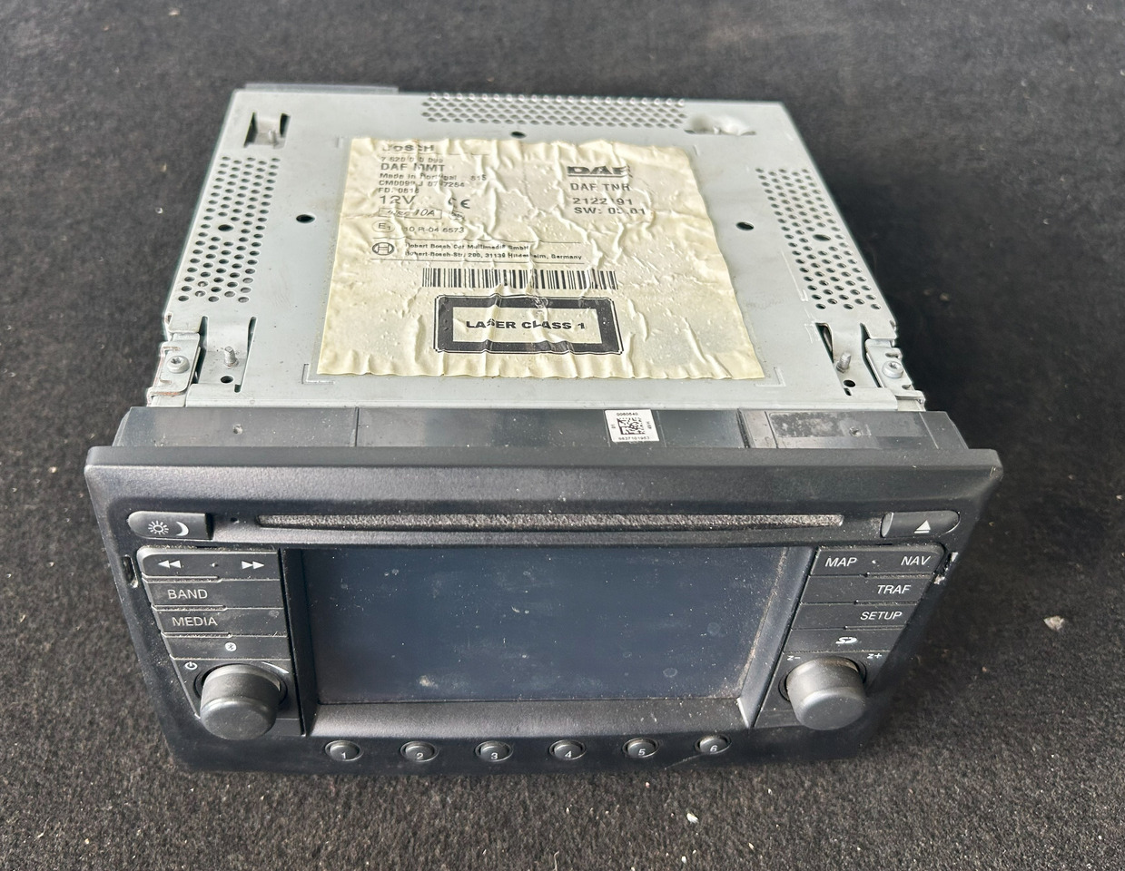 DAF XF 106 ORIGINAL RADIO + MOUNTING BOX - Część uniwersalna: zdjęcie 2 DAF XF 106 ORIGINAL RADIO + MOUNTING BOX - Część uniwersalna: zdjęcie 2