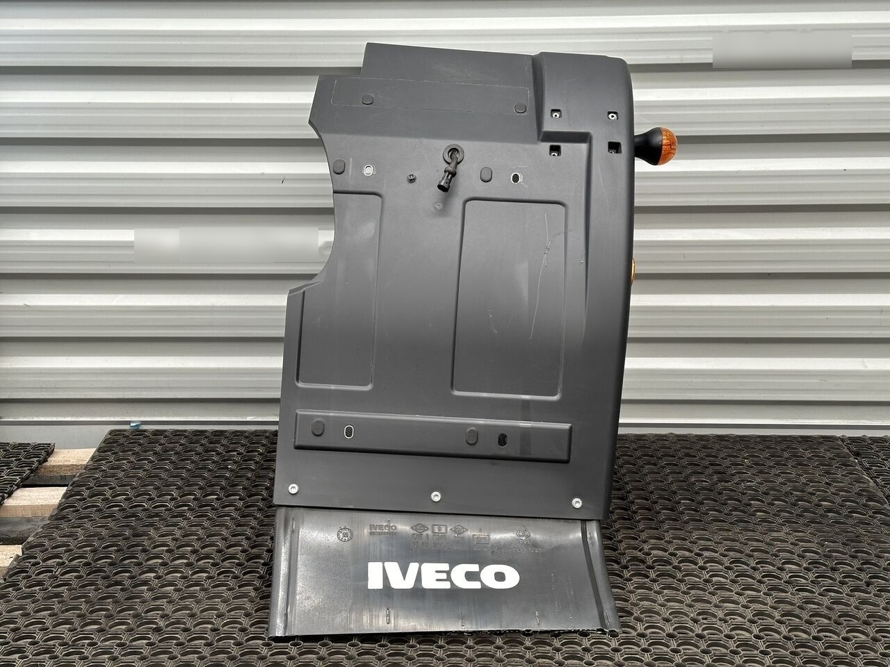 IVECO EUROCARGO 5801551254 IVECO 5801551254 R - Błotnik do Samochodów ciężarowych: zdjęcie 1 IVECO EUROCARGO 5801551254 IVECO 5801551254 R - Błotnik do Samochodów ciężarowych: zdjęcie 1