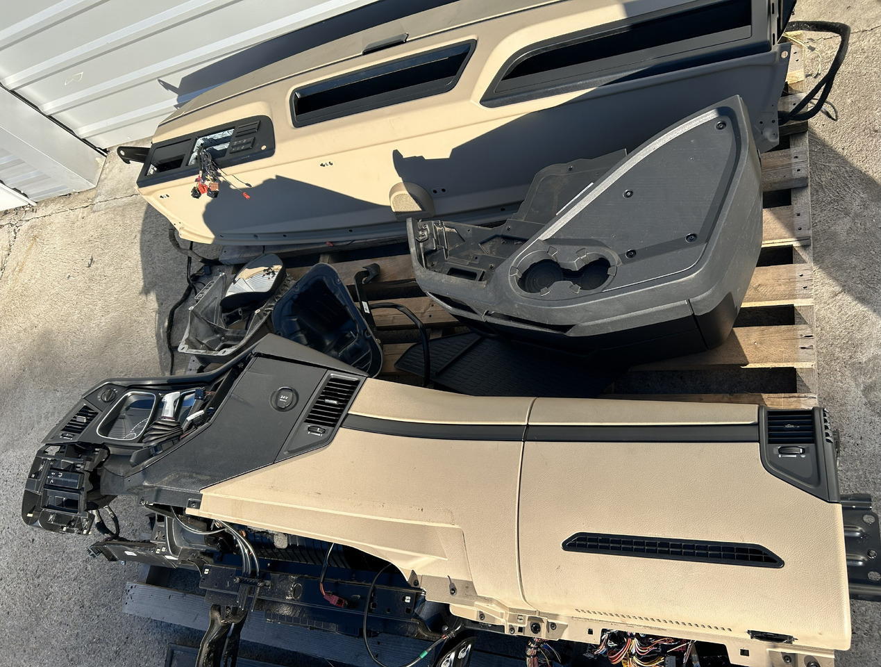 MERCEDES-BENZ KOMPLETNA PRZEKŁADKA WNĘTRZA - DESKA KONSOLA DO ANGLIKA MERCEDES ACTROS MP4 L STREAM SPACE - Kabina: zdjęcie 4 MERCEDES-BENZ KOMPLETNA PRZEKŁADKA WNĘTRZA - DESKA KONSOLA DO ANGLIKA MERCEDES ACTROS MP4 L STREAM SPACE - Kabina: zdjęcie 4