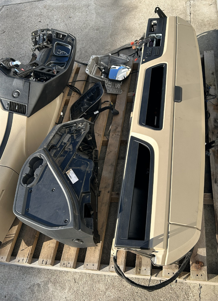 MERCEDES-BENZ KOMPLETNA PRZEKŁADKA WNĘTRZA - DESKA KONSOLA DO ANGLIKA MERCEDES ACTROS MP4 L STREAM SPACE - Kabina: zdjęcie 3 MERCEDES-BENZ KOMPLETNA PRZEKŁADKA WNĘTRZA - DESKA KONSOLA DO ANGLIKA MERCEDES ACTROS MP4 L STREAM SPACE - Kabina: zdjęcie 3