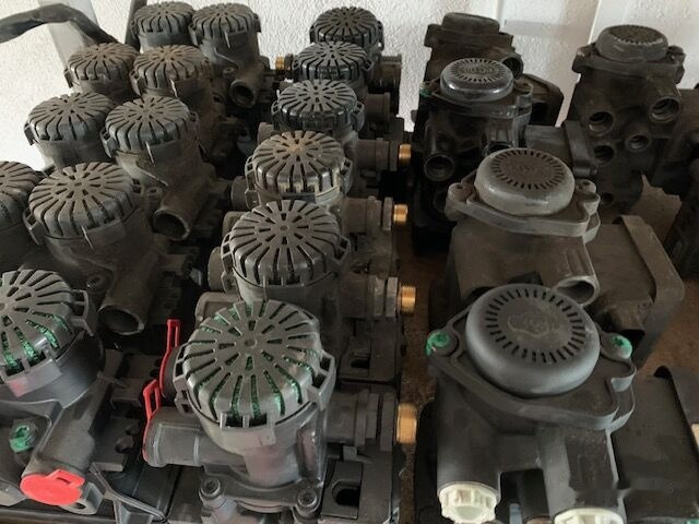 WABCO 1747137 DAF XF 106 truck - Zawór hamulcowy do Samochodów ciężarowych: zdjęcie 5 WABCO 1747137 DAF XF 106 truck - Zawór hamulcowy do Samochodów ciężarowych: zdjęcie 5