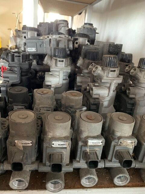 WABCO DAF XF 106 truck - Zawór hamulcowy do Samochodów ciężarowych: zdjęcie 4 WABCO DAF XF 106 truck - Zawór hamulcowy do Samochodów ciężarowych: zdjęcie 4