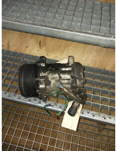 Liebherr Airco Comressor - Sprężarka klimatyzacji: zdjęcie 1 Liebherr Airco Comressor - Sprężarka klimatyzacji: zdjęcie 1