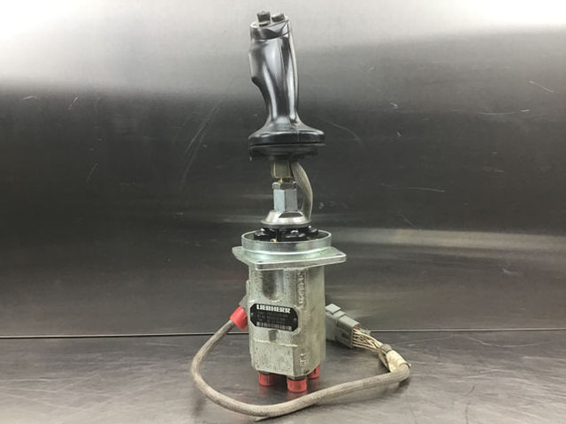 Liebherr Joystick Right - Kabina i wnętrze: zdjęcie 1 Liebherr Joystick Right - Kabina i wnętrze: zdjęcie 1