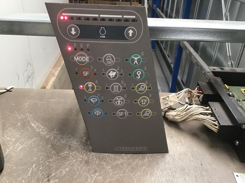 Liebherr Keyboard - Deska rozdzielcza: zdjęcie 2 Liebherr Keyboard - Deska rozdzielcza: zdjęcie 2
