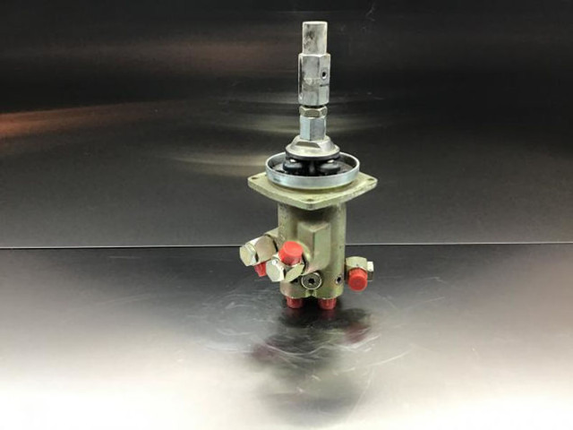 Liebherr Pilot Control Unit - Lewarek zmiany biegów: zdjęcie 2 Liebherr Pilot Control Unit - Lewarek zmiany biegów: zdjęcie 2