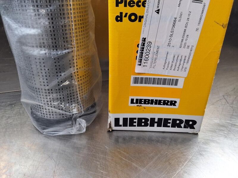 Liebherr R922 / R924 / R922 LC / R914 COMPACT / R920 LC / R920 NLC / R918 XLC / R918 LC / R918 NLC / R924 LC - Filtr pneumatyczny: zdjęcie 2 Liebherr R922 / R924 / R922 LC / R914 COMPACT / R920 LC / R920 NLC / R918 XLC / R918 LC / R918 NLC / R924 LC - Filtr pneumatyczny: zdjęcie 2