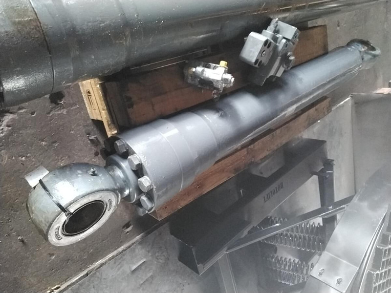 Liebherr R946 LC / R946 LC - Siłownik hydrauliczny: zdjęcie 1 Liebherr R946 LC / R946 LC - Siłownik hydrauliczny: zdjęcie 1