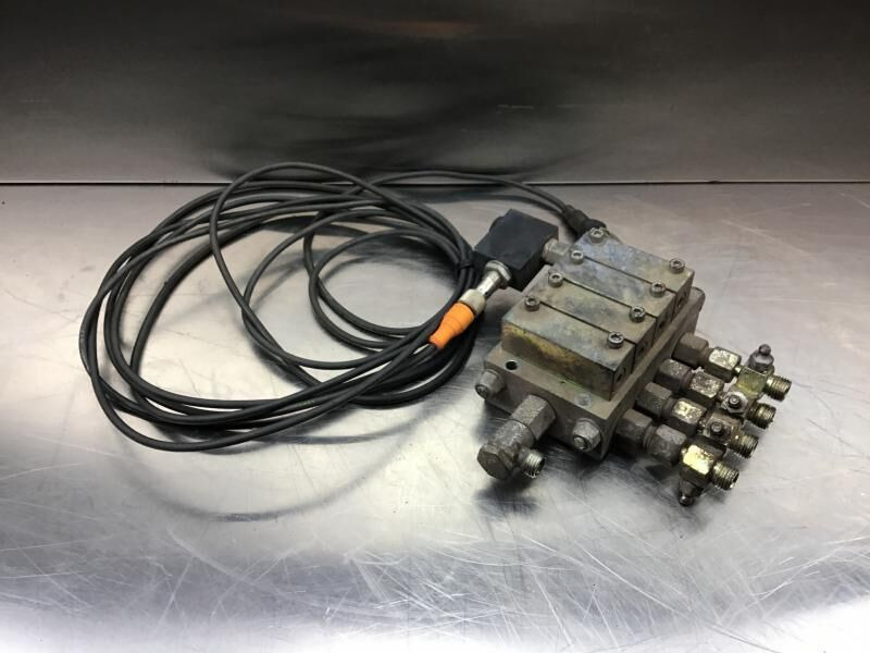 Liebherr Valve Distribution Block - Hydraulika: zdjęcie 1 Liebherr Valve Distribution Block - Hydraulika: zdjęcie 1