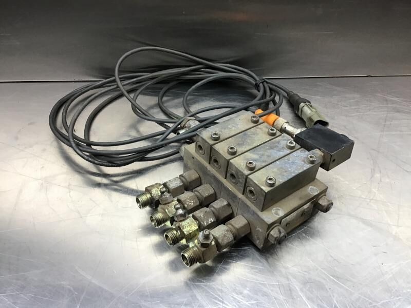 Liebherr Valve Distribution Block - Hydraulika: zdjęcie 3 Liebherr Valve Distribution Block - Hydraulika: zdjęcie 3