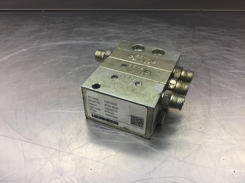 Liebherr Valve Distribution Block - Hydraulika: zdjęcie 1 Liebherr Valve Distribution Block - Hydraulika: zdjęcie 1