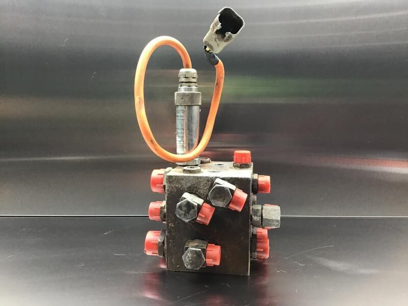 Liebherr Valve Distribution Block - Hydraulika: zdjęcie 2 Liebherr Valve Distribution Block - Hydraulika: zdjęcie 2