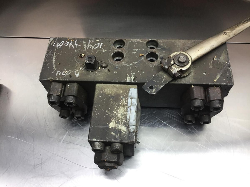Liebherr Valve Distribution Block - Hydraulika: zdjęcie 2 Liebherr Valve Distribution Block - Hydraulika: zdjęcie 2