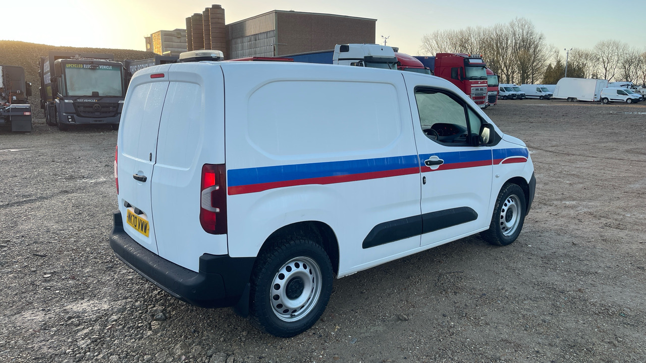 PEUGEOT PARTNER 1000 1.5 BlueHDi 100PS - Mały samochód dostawczy: zdjęcie 4 PEUGEOT PARTNER 1000 1.5 BlueHDi 100PS - Mały samochód dostawczy: zdjęcie 4