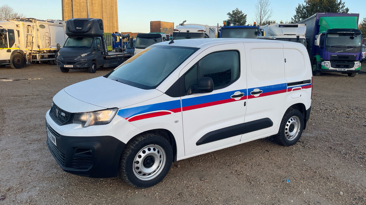 PEUGEOT PARTNER 1000 1.5 BlueHDi 100PS - Mały samochód dostawczy: zdjęcie 2 PEUGEOT PARTNER 1000 1.5 BlueHDi 100PS - Mały samochód dostawczy: zdjęcie 2